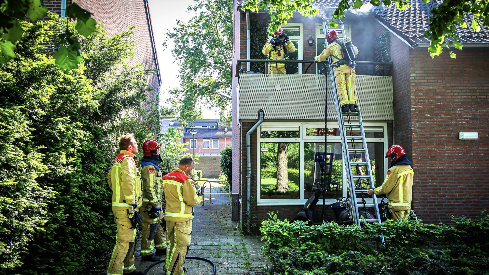 Bbq Veroorzaakt Brand Op Balkon Van Bovenwoning Demooisonenbreugelkrant