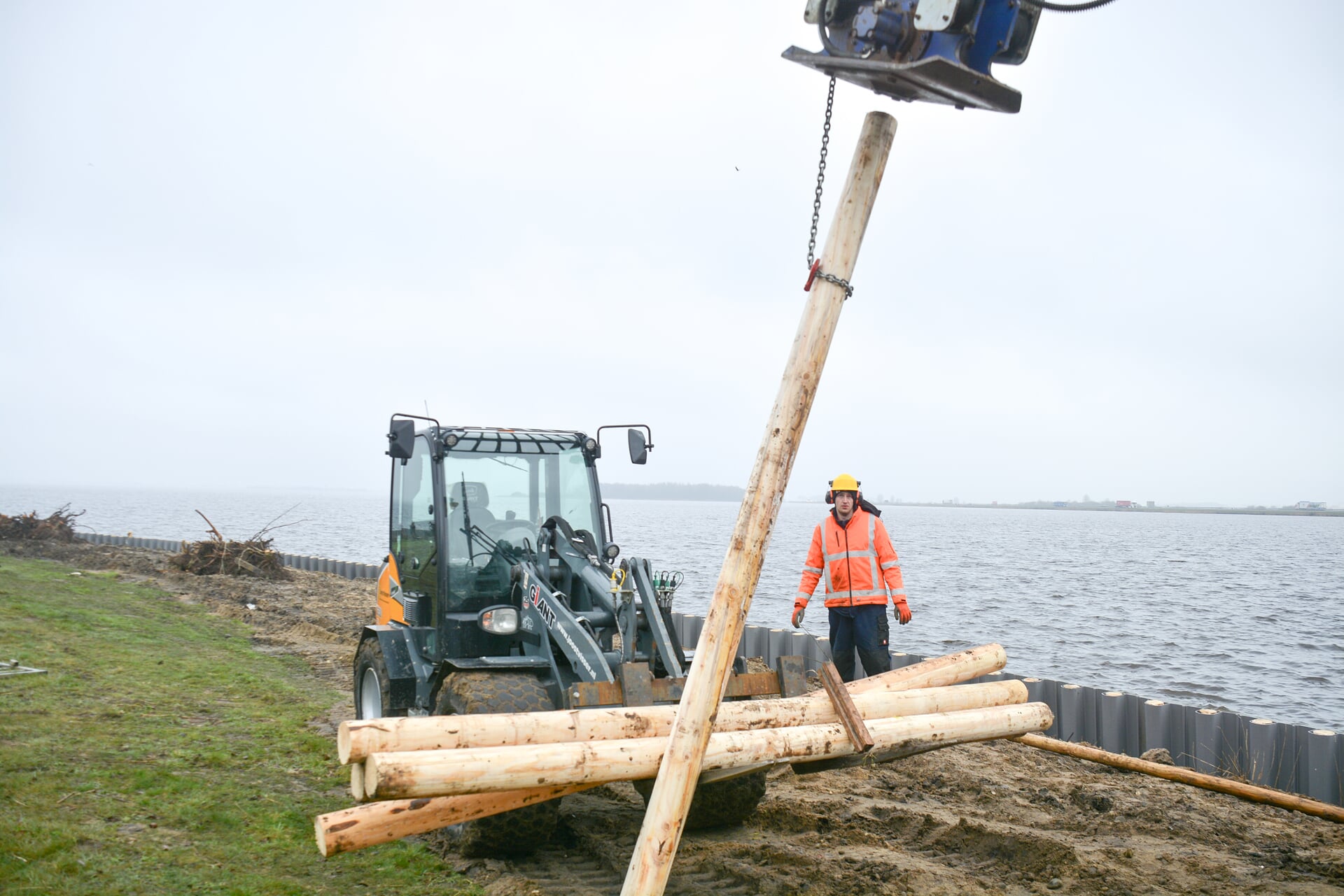 Thewes Kiekt Nieuwe Walbeschoeiing Groot De Fryske Marren