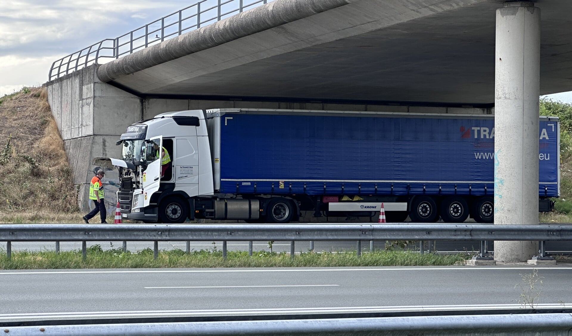 Vrachtwagen Met Klapband Zorgt Voor File Op A50 Nistelrode Mooi Bernheze