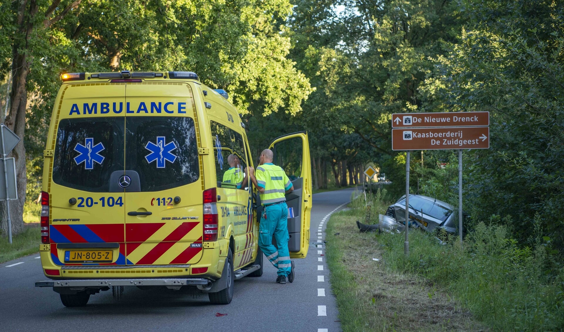 Auto In De Sloot Na Ongeval Met Twee Voertuigen Al Het Nieuws Uit