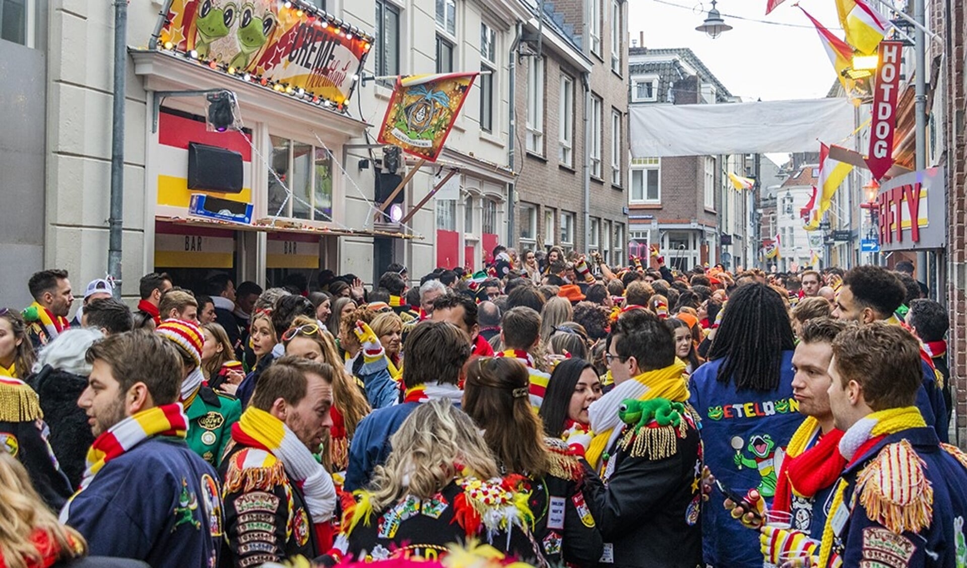 Wie Heeft Er De Mooiste Veurgevel Van Oeteldonk Adverteren Den