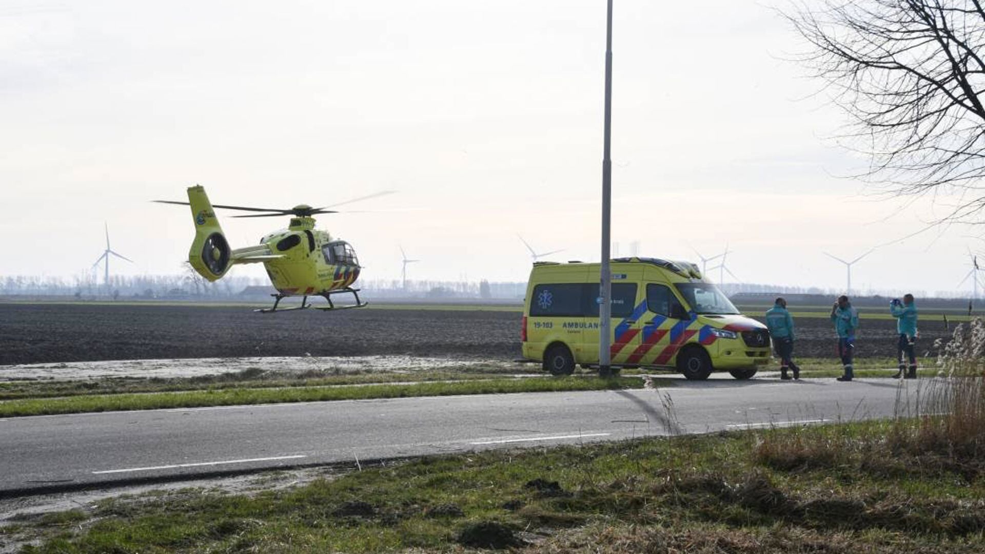 Traumahelikopter Landt Bij Arnemuiden Voor Medische Noodsituatie In