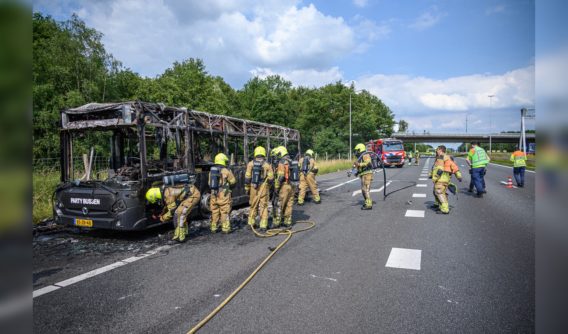 Bus Brandt Volledig Uit Op A Bij Bavel Rijbaan Is Weer Geopend