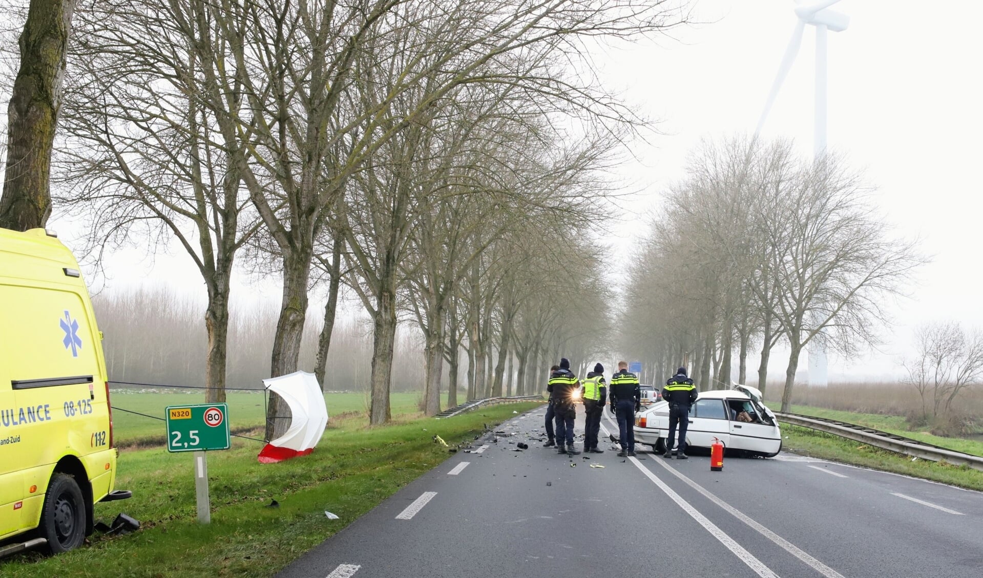 Dode Bij Frontale Botsing Ambulance En Personenauto Al Het Nieuws Uit