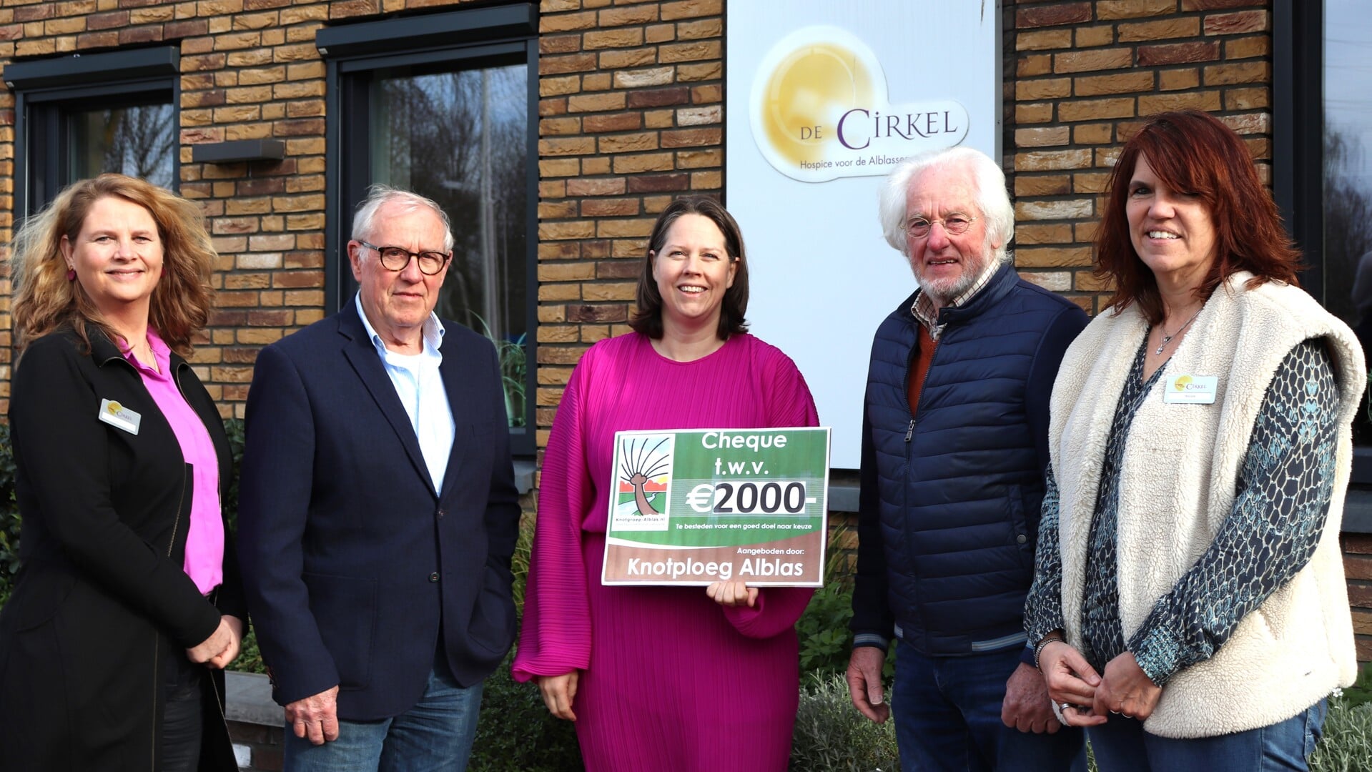 Hospice De Cirkel Ontvangt Mooie Cheque Van Knotgroep Alblas Al Het