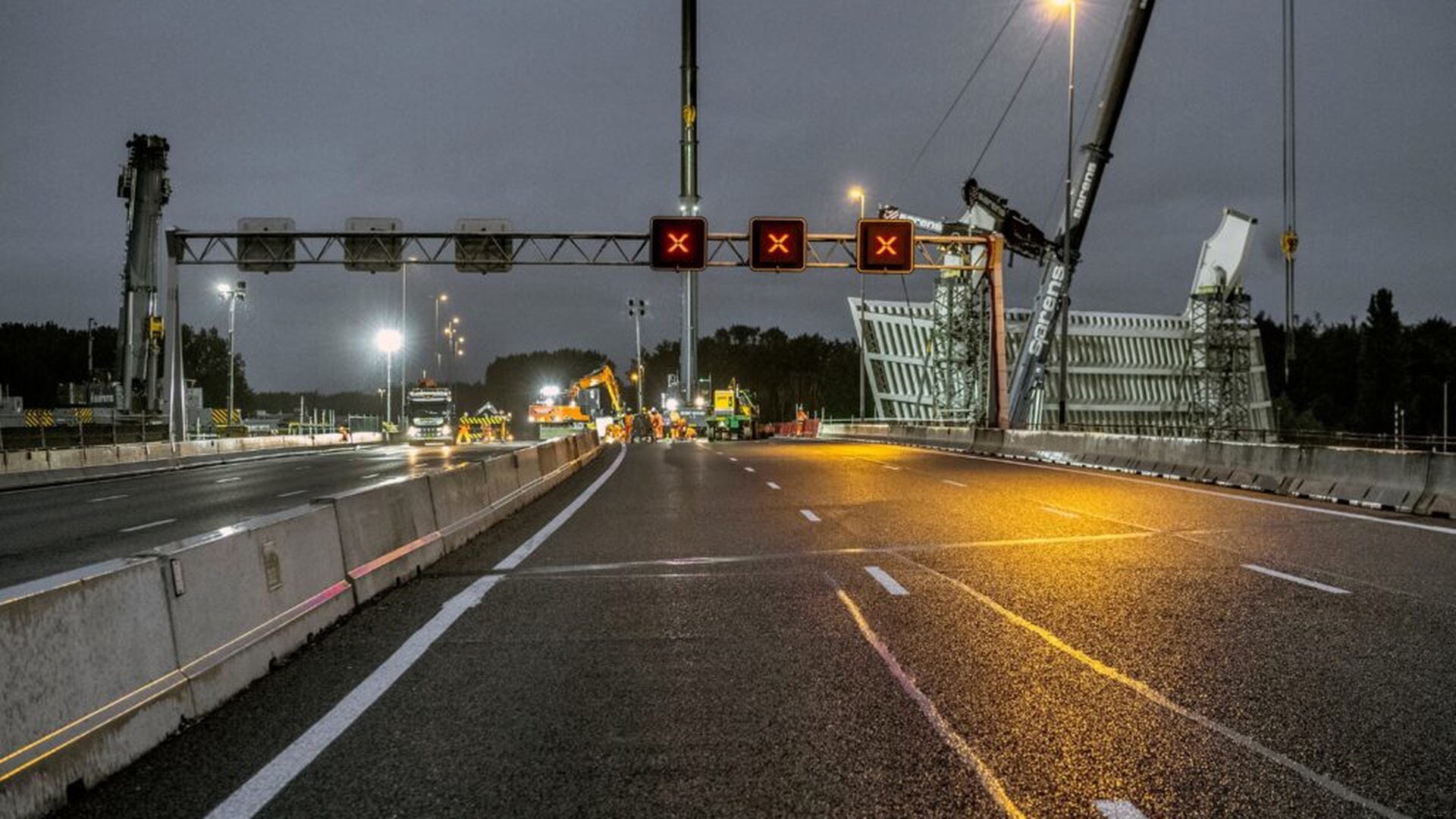 A Avond En Nacht In Twee Richtingen Dicht Tussen Knooppunten