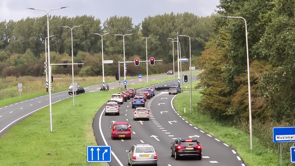 Algemeen 18 uur geleden Files op vernieuwde Hogering door fout in verkeerslichten ALMERE STAD - Een verkeerd werkende instelling van de verkeerslichten bij de Contrabasweg heeft de afgelopen tijd bijgedragen aan files op de Hogering.