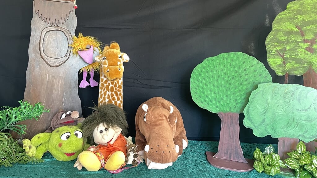 Voorleestheater Poppekus in Bibliotheek Limmen