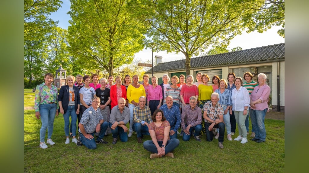 Combo Cantorij zingt tijdens mis in Lambertuskerk