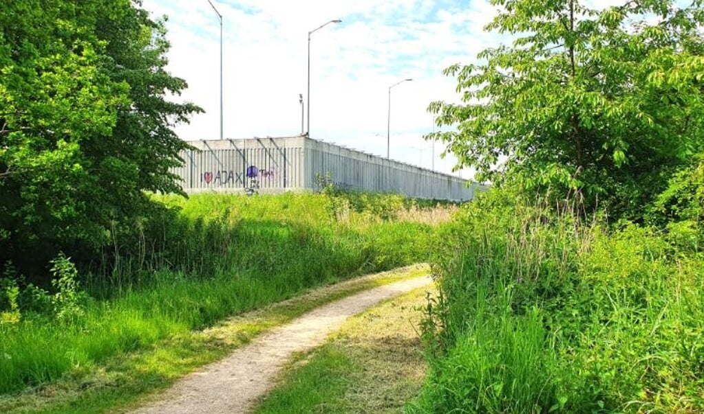 De achterzijde van de Oostvaarderskliniek waar de uitbreiding moet komen.