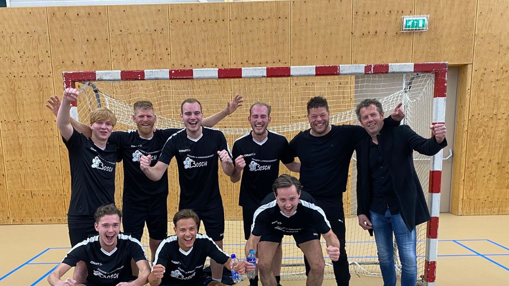 team Grutte Mölle winnaar Bukkum-zaalvoetbaltoernooi. Eigen foto Bukkum-toernooi.
