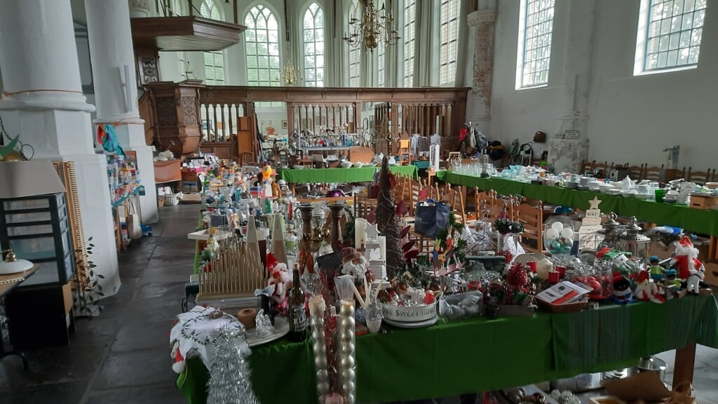 Rommelmarkt laat Oude Ursulakerk leven