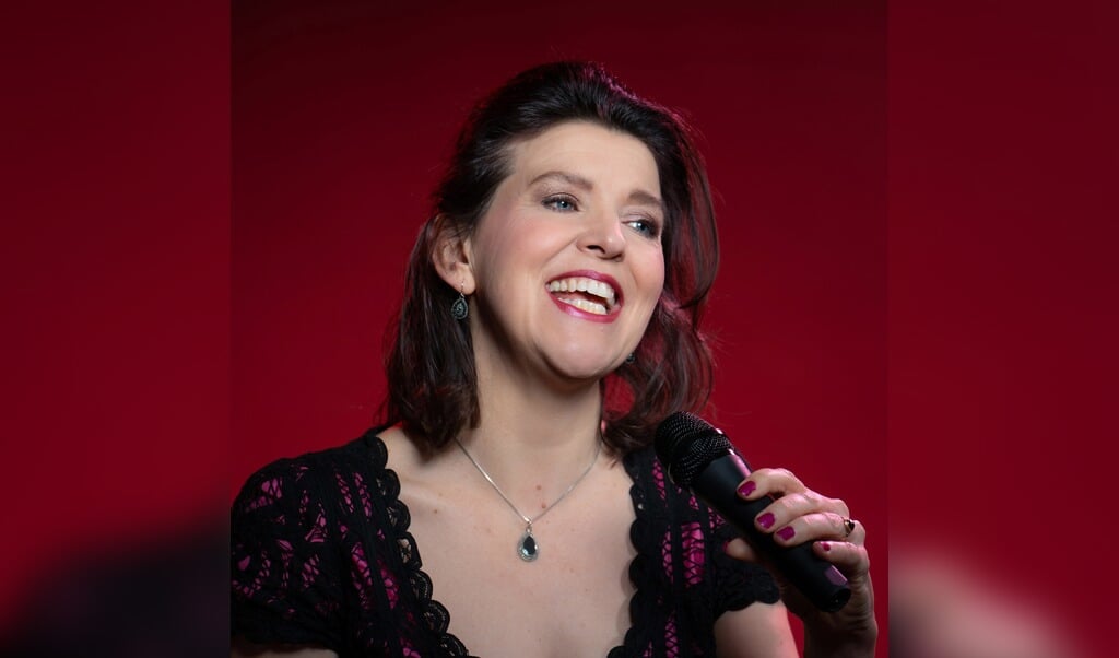 Singer-songwriter Fanny in het Cultuurkerkje Oudesluis