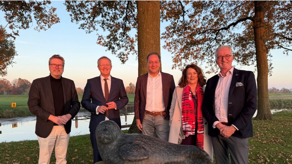 vlnr. Edwin Velzel, Michael Sijbom, Laurens de Lange, Margot Seip en Wim Dankelman, bij Hannes bij de Stuw Vechterweerd).