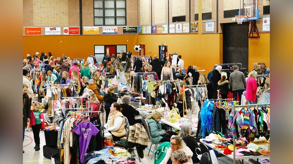 Kom naar de grote kleding en speelgoedbeurs in Westerhaar