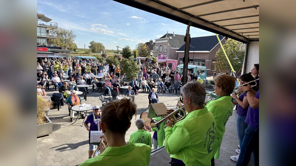 Twaalf dweilorkesten naar Hansweert voor Answester Dweilbandfestival