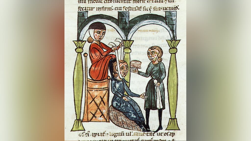 Afb. Repositie van een geluxeerde onderkaak volgens Rolando de Parma. (Bron: ©MIBACT Biblioteca Casanatense, Rome; uit ‘Chirurgia’ van Rolando de Parma, manuscript 1382 fol. 19).