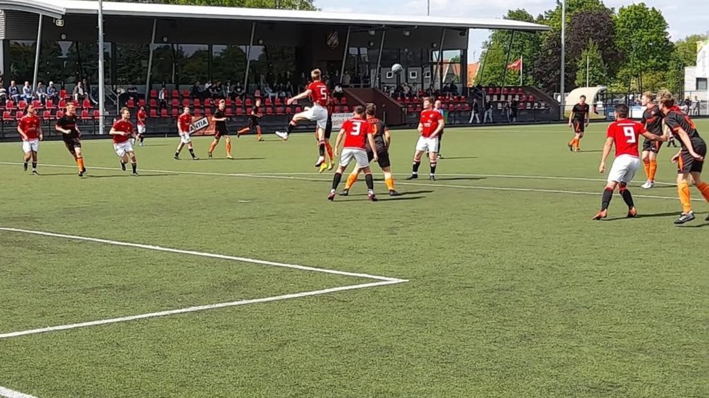 S.V. Nieuwleusen speelt tegen Tubantia.