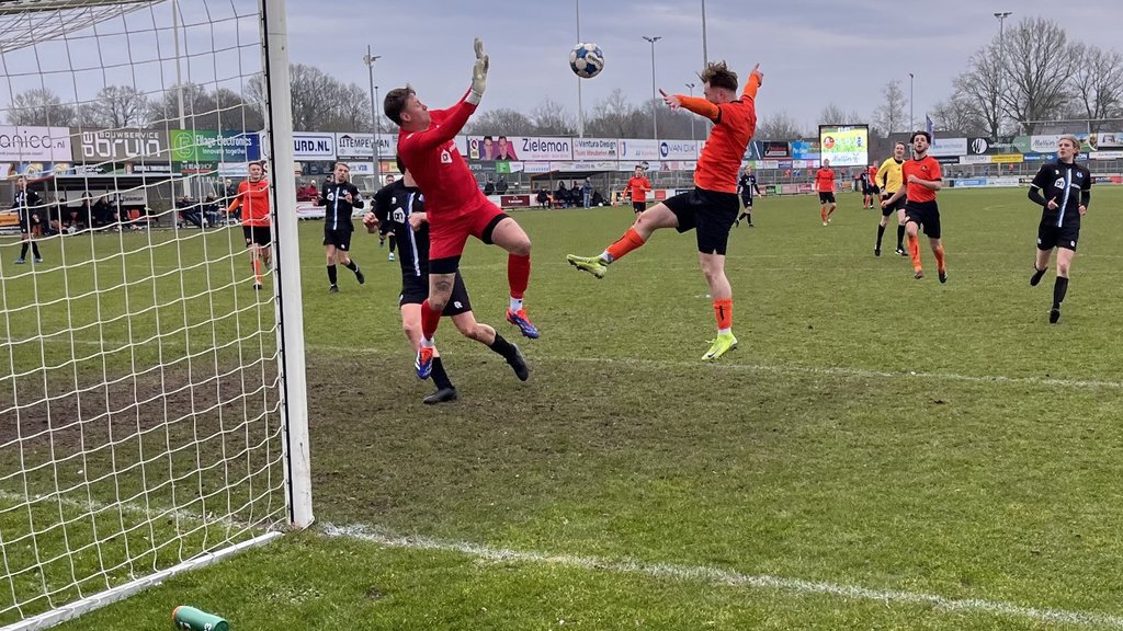 S.V. Nieuwleusen tegen VV Helpman Groningen. Eigen foto S.V. Nieuwleusen.