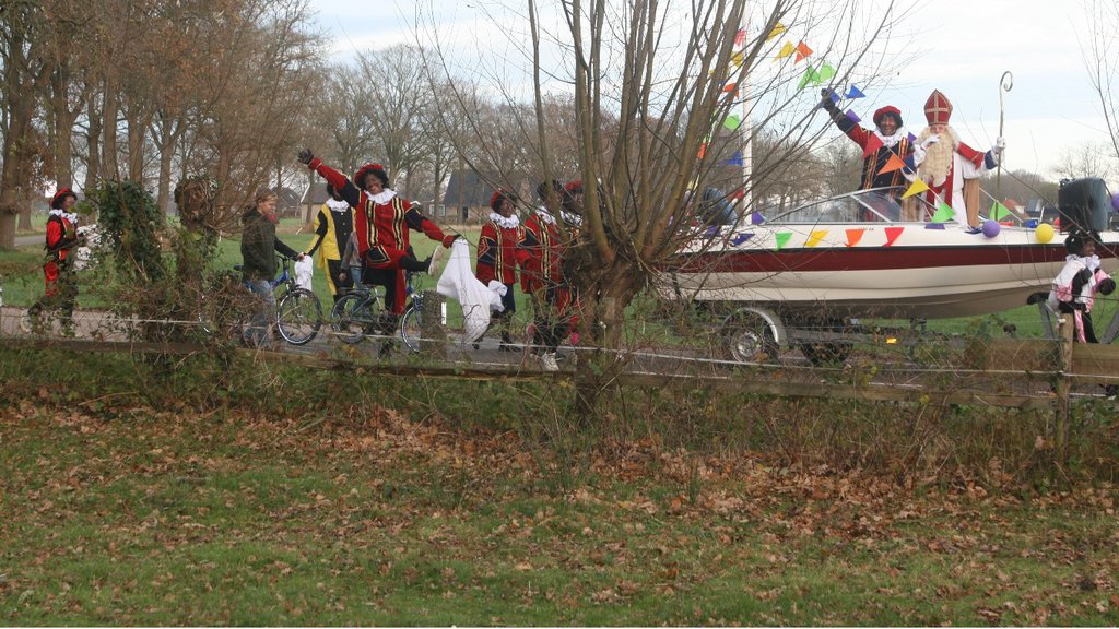 Sinterklaas op zijn rondtocht door Oudleusen.