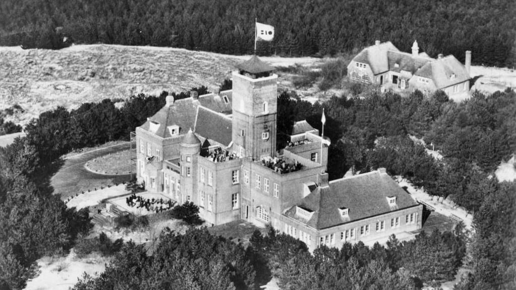 Lezing in De Blinkerd over de geschiedenis van Huize Glory in Bergen aan Zee