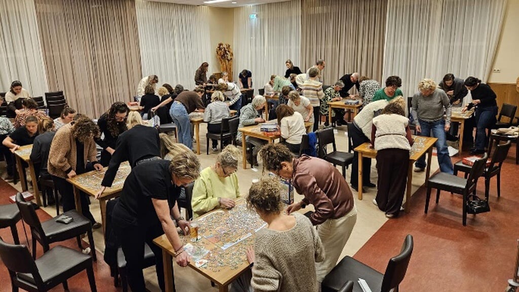 Wedstrijd legpuzzelen in Dorpshuis De Schulp Egmond-binnen