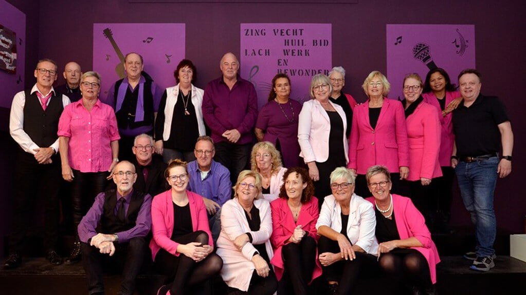 Koor A-Meezing uit Den Helder treedt op in de Keesschuur