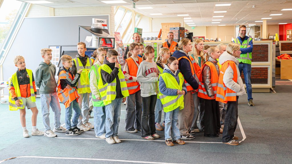 leerlingen op bezoek bij BMN Groep