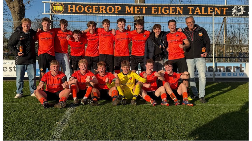 het kampioensteam S.V. Nieuwleusen JO19-1