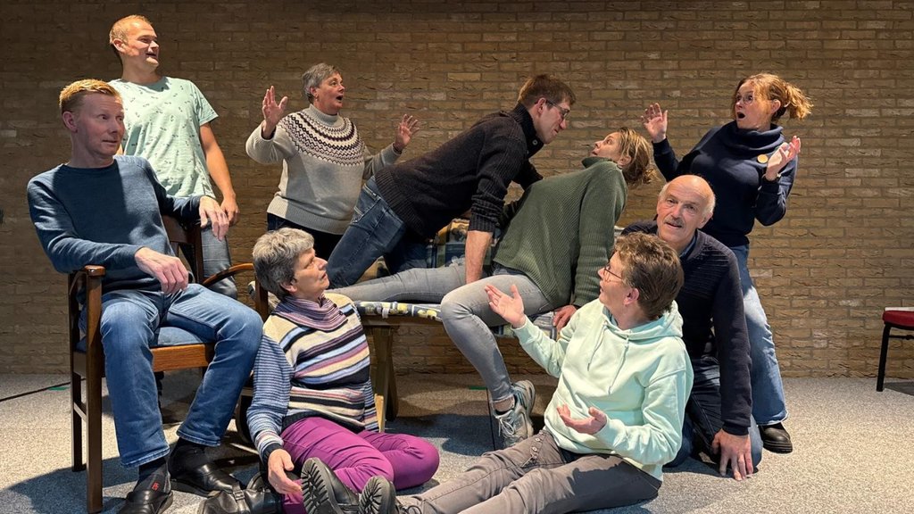de leden van Toneelvereniging Vinkenbuurt. Eigen foto Toneelvereniging.