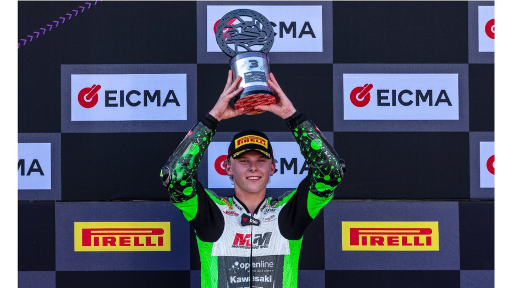 Loris Veneman op het podium.