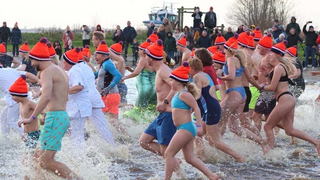 Fris het jaar in: Nieuwjaarsduik Heeg!
