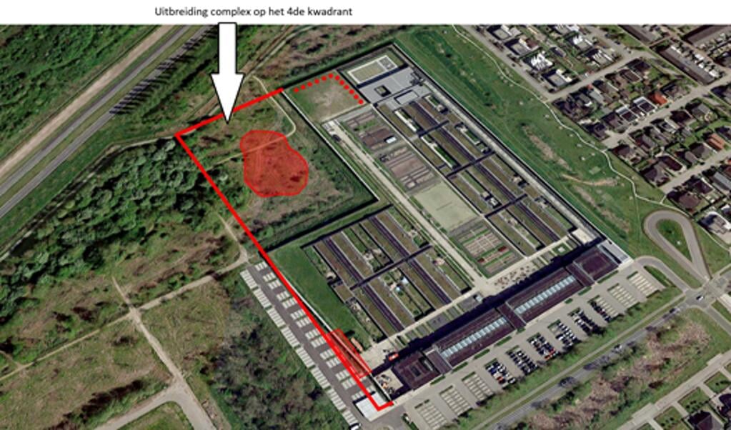 De rode stip geeft aan waar de uitbreiding gepland staat. (Foto: Oostvaarderskliniek)