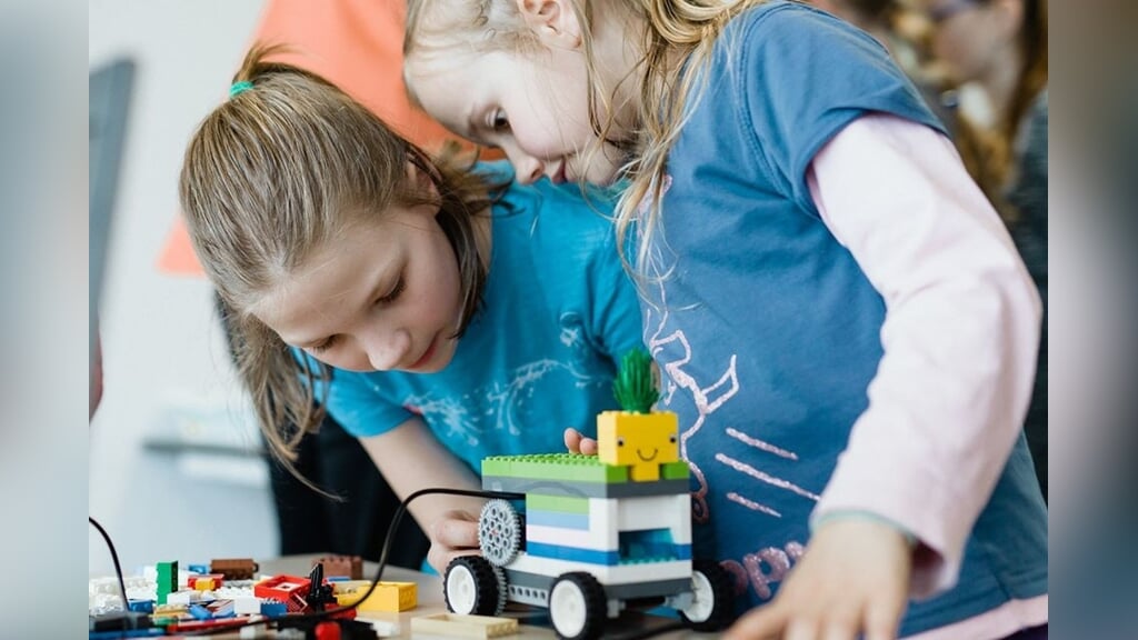 Kinderen bouwen eigen robot in bibliotheek Swifterbant