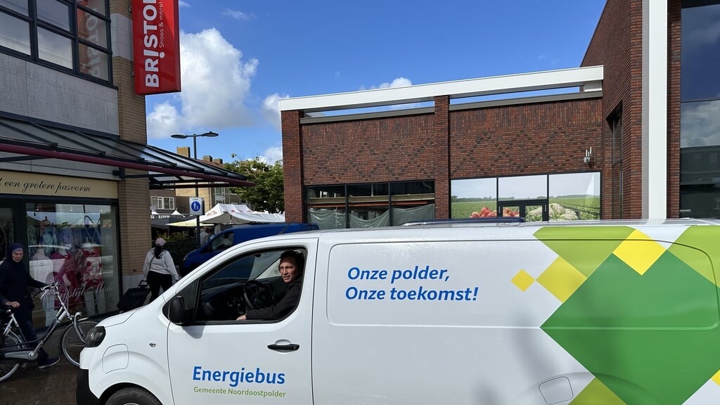 Energiebus gaat de weekmarkt in Emmeloord op: energiearmoede in Noordoostpolder bestrijden