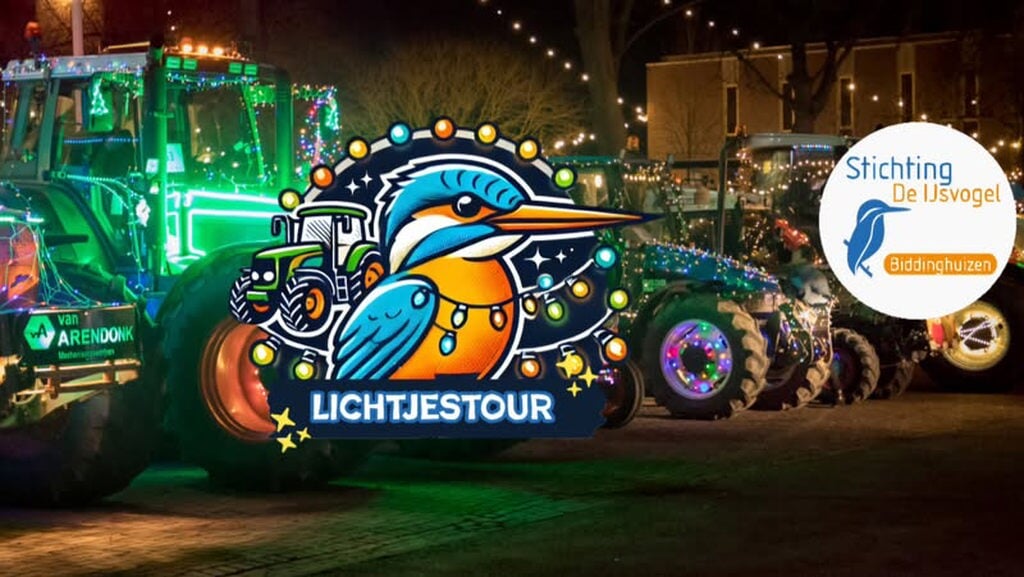 Verlichte trekkers rijden door Biddinghuizen tijdens feestelijke Lichtjestour