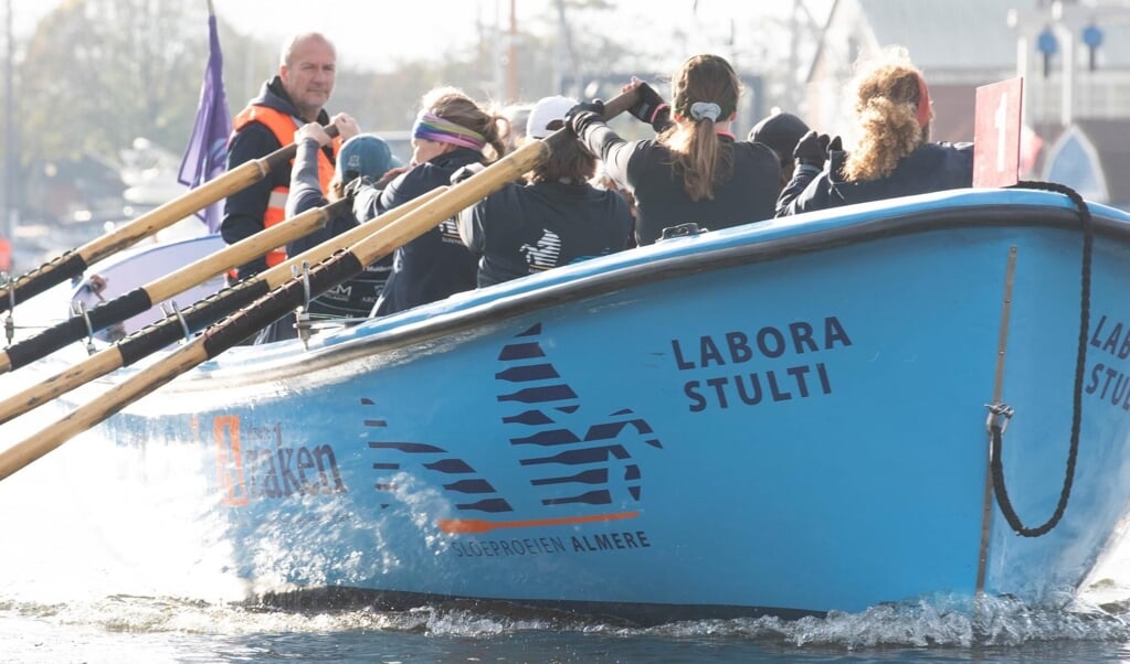 Het damesteam in actie tiijdens de bronzen race (Foto: aangeleverd)