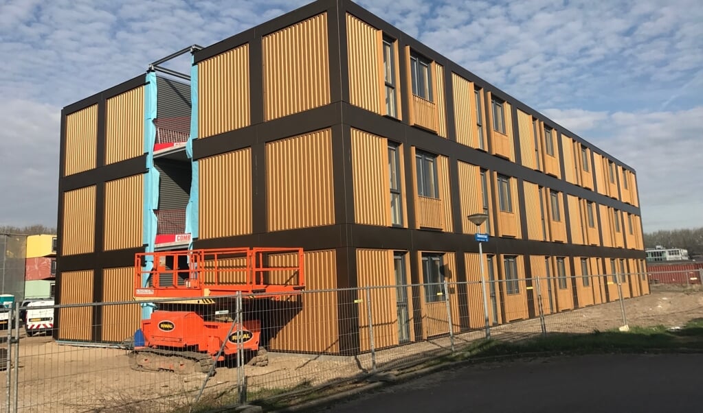 Aan de Odeonstraat in Stad werd een aantal statushouders gehuisvest (Archieffoto: Almere DEZE WEEK)