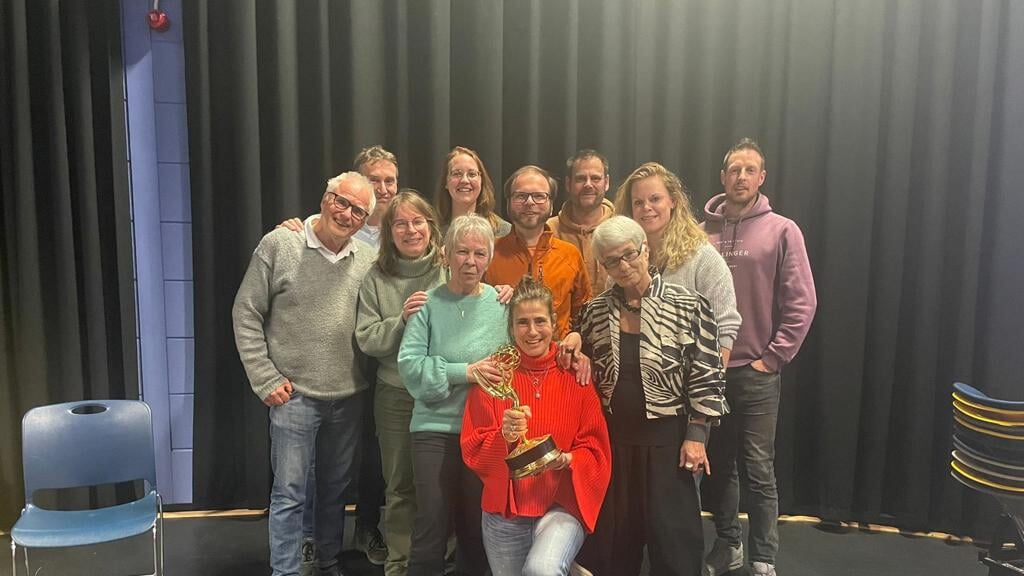 Een deel van ODI en regisseur Elisabeth met Emmy Award. (Foto: aangeleverd)