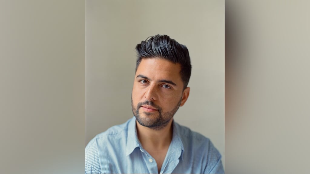 Schrijver Haroon Ali spreekt in Cinema