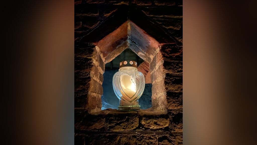 Licht op het Oude Kerkhof Bavel