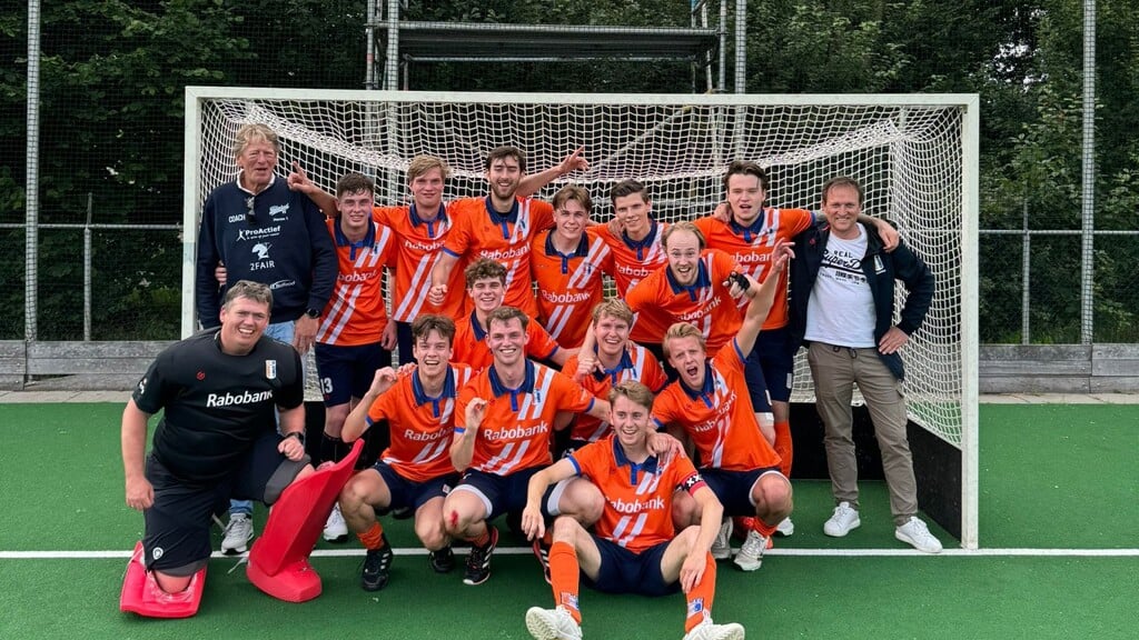 Het Heren 1 team promoveert opnieuw (Foto: aangeleverd) 