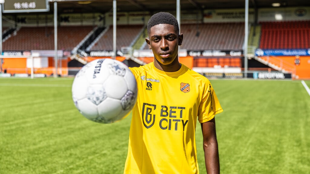 Khadim Ngom is blij met zijn eerste profcontract (Foto: Stefan van Nierop)