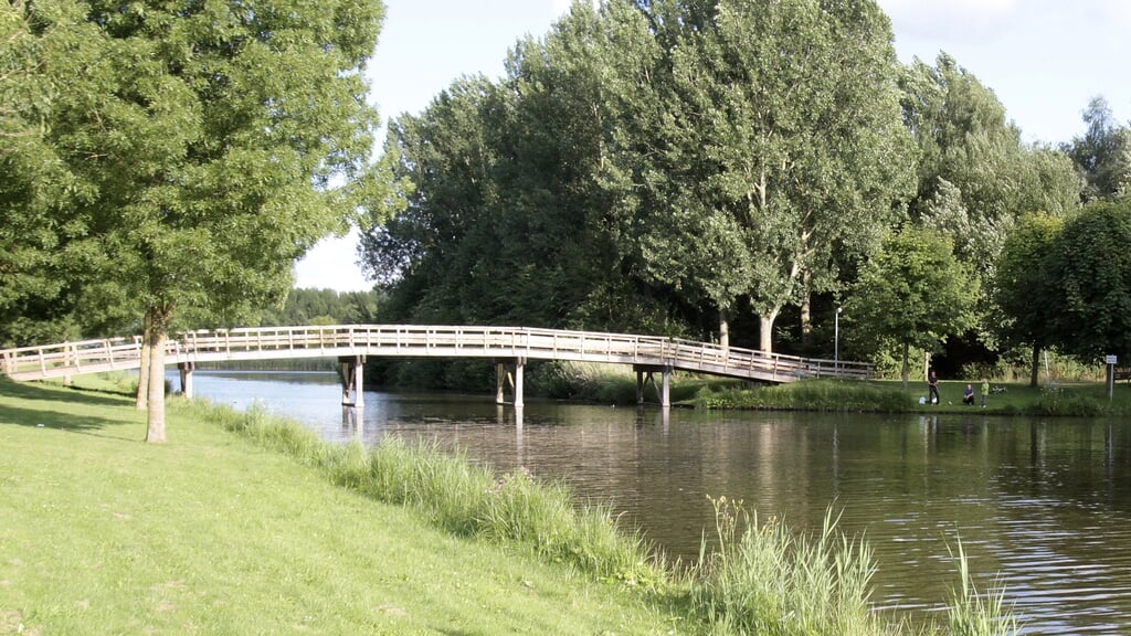 De bejubelde groengebieden tussen Almeerse wijken  werken voor jongeren als een drempel (Archieffoto: Fred Rotgans)