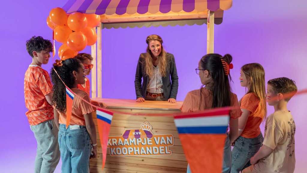 Jonge ondernemers kunnen tijdens Koningsdag terecht bij het 'Kraampje van Koophandel' van de KVK (Foto: KVK)