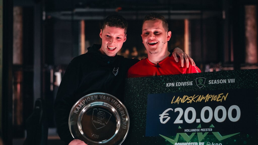 Giovanni Bakhuijsen (rechts) met coach Jens van der Flier (Foto: Dastra)