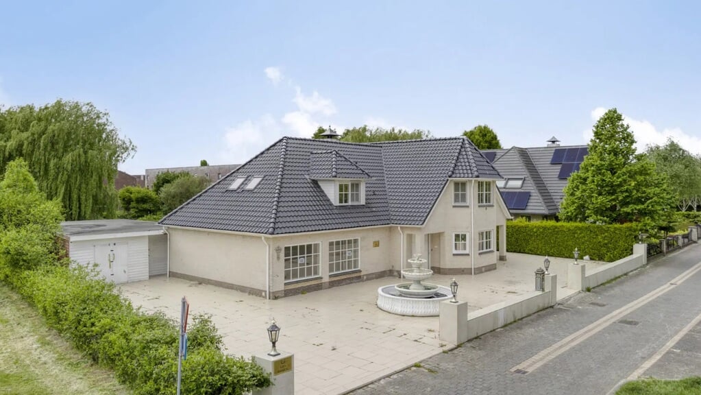De villa is middels een veiling voor 908.000 verkocht (Foto: aangeleverd)