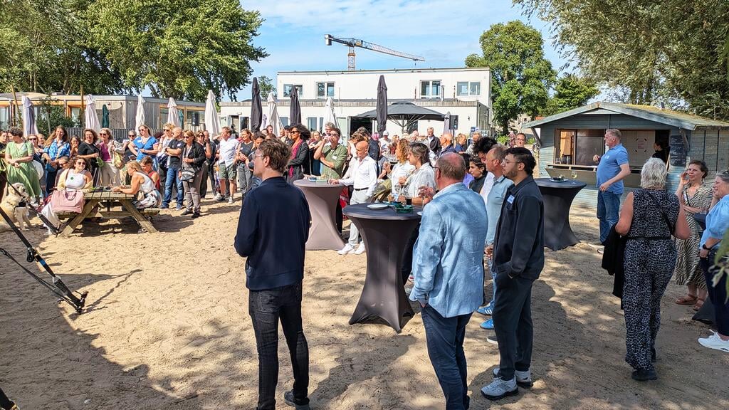  Op het Almeerderstrand vond vrijdag 27 juni de jaarlijkse netwerkborrel plaats van de DOCA.