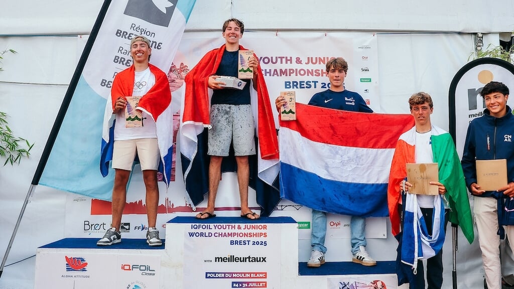 Merlijn Boswijk, Peyton Dits en Finn Brüll wonnen goud, zilver en brons op het WK Foil windsurfen junioren. (Foto: Sailing Energy)