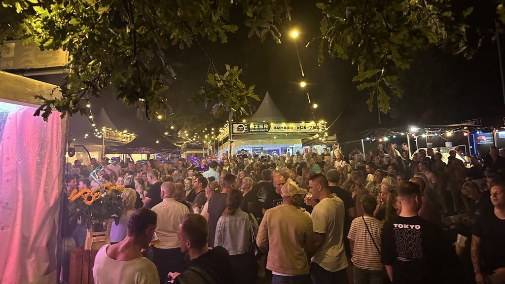 Hapjes, drankjes en live muziek tijdens het Bier Feest in Haven. (Foto: aangeleverd)